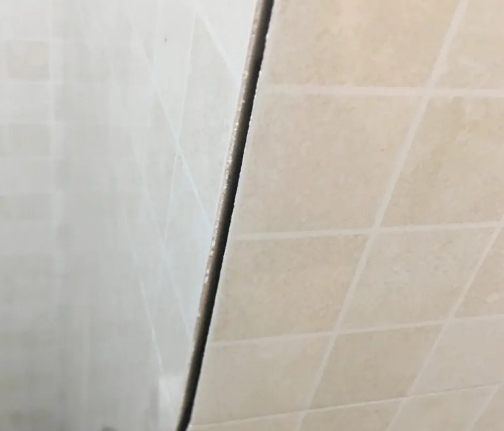 东丽瓷砖空鼓维修公司分享阳台瓷砖脱落的修复过程可以分为以下几个步骤