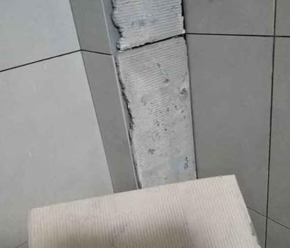 东丽瓷砖空鼓维修公司分享下厨房瓷砖脱落的补救措施。